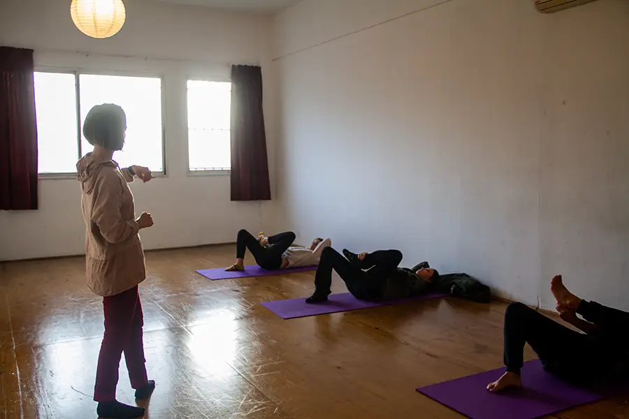 Luciana Díaz en práctica de Feldenkrais